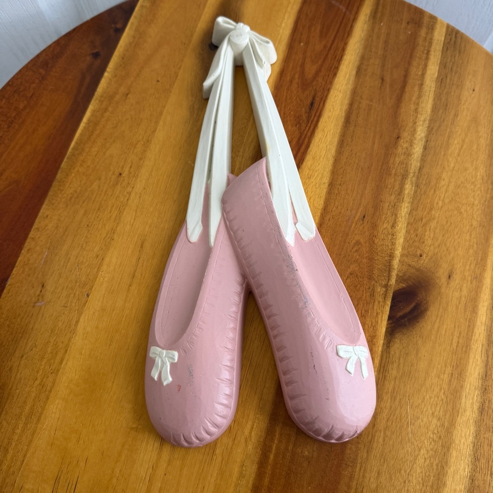 Homco plastic pink ballet shoes wall‎ hanger